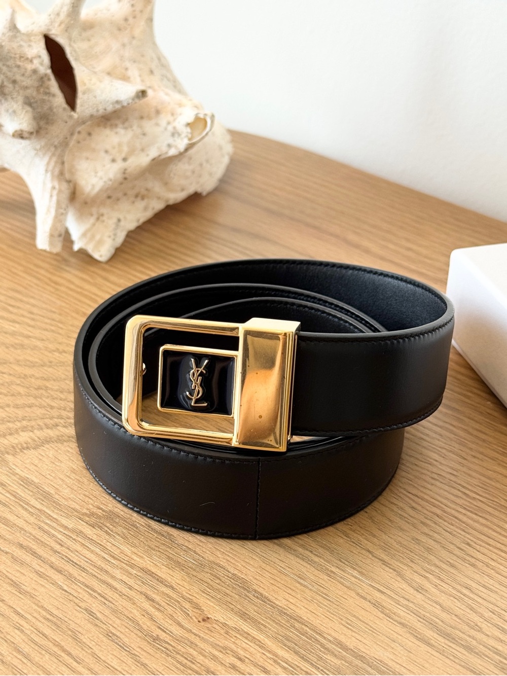 SAINT LAURENT LA 66 BUCKLE BELT IN LACQUERED LEATHER - BLACK YSL 75 / US 30